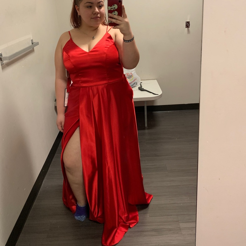Selling my prom dress, still has tags, prom canceled due to Covid.